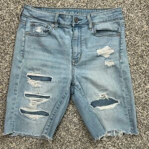 American Eagle Light Wash Distressed Denim Bermuda Shorts 10